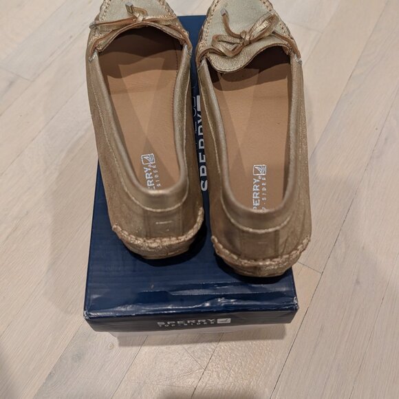 Gold sperrys never worn - Picture 4 of 6